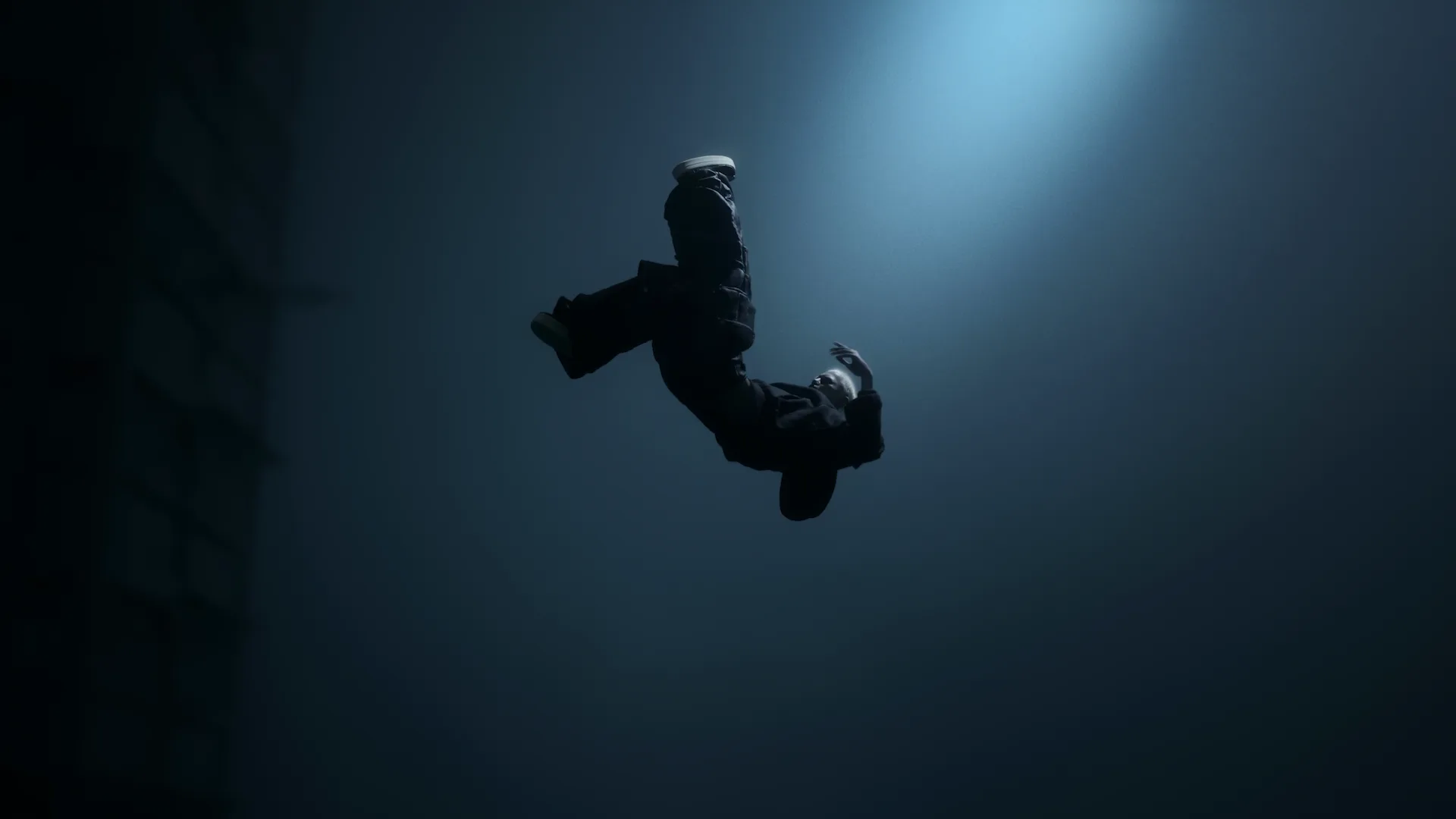 No Gravity style frame 05